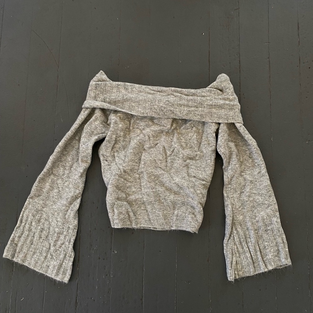 Forever 21 Gray Off-Shoulder Sweater